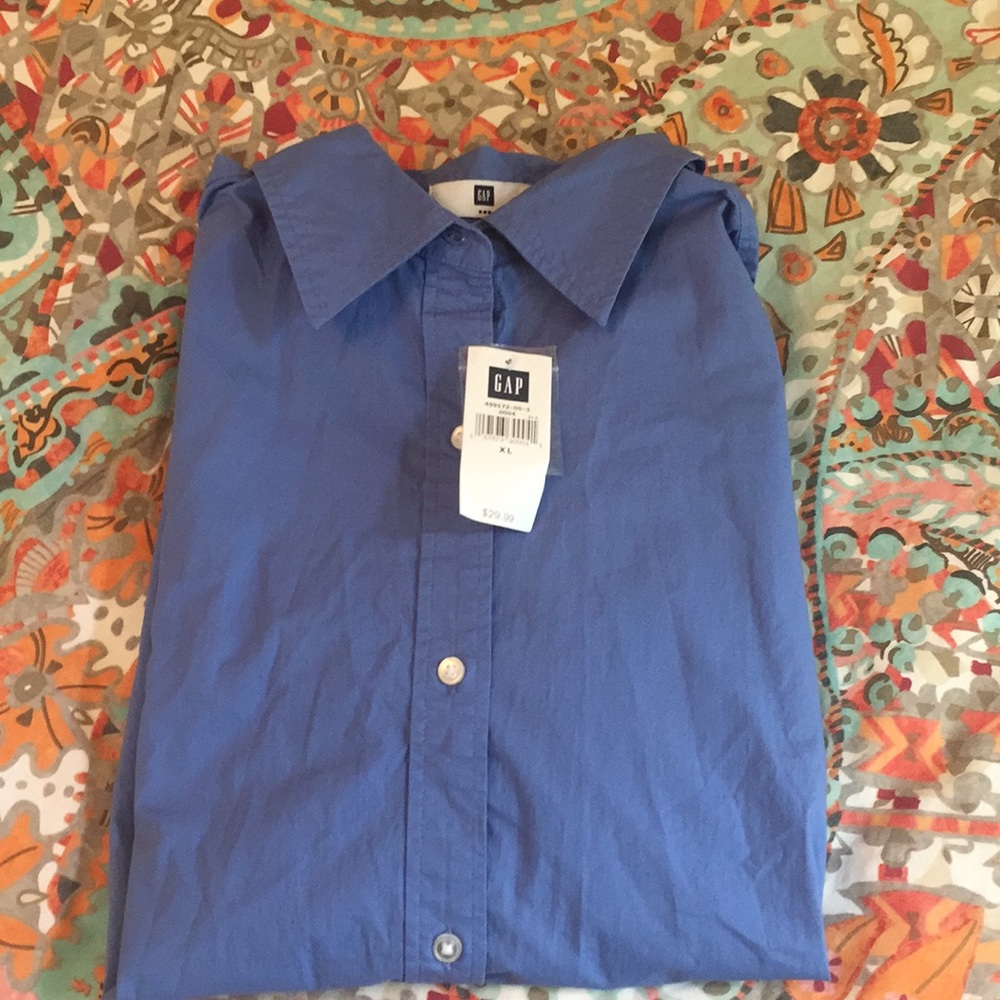 Gap collared button up shirt.